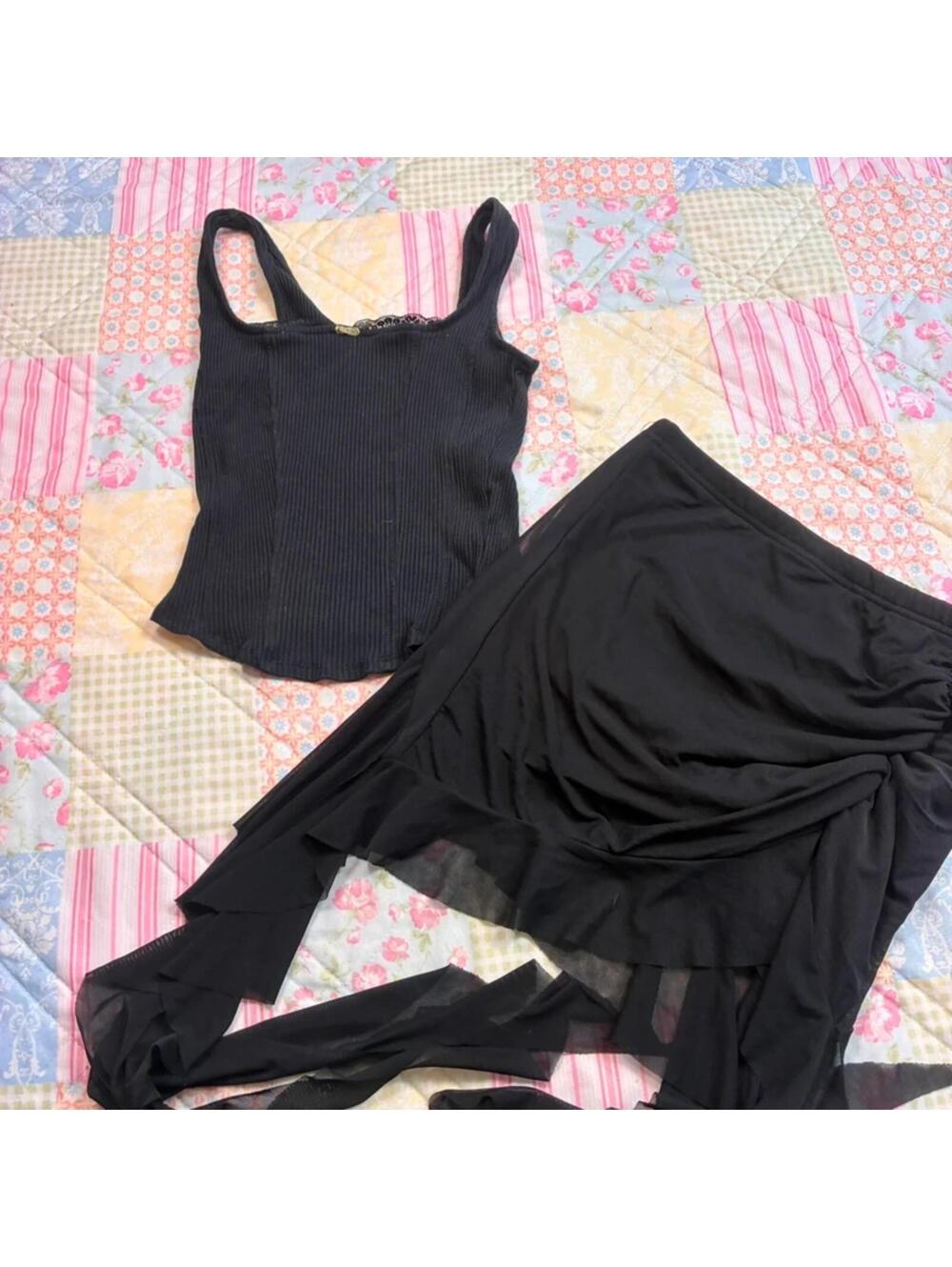 lot/bundle of 2: xs Aeropostale cropped corset-style top & shein jellyfish skirt